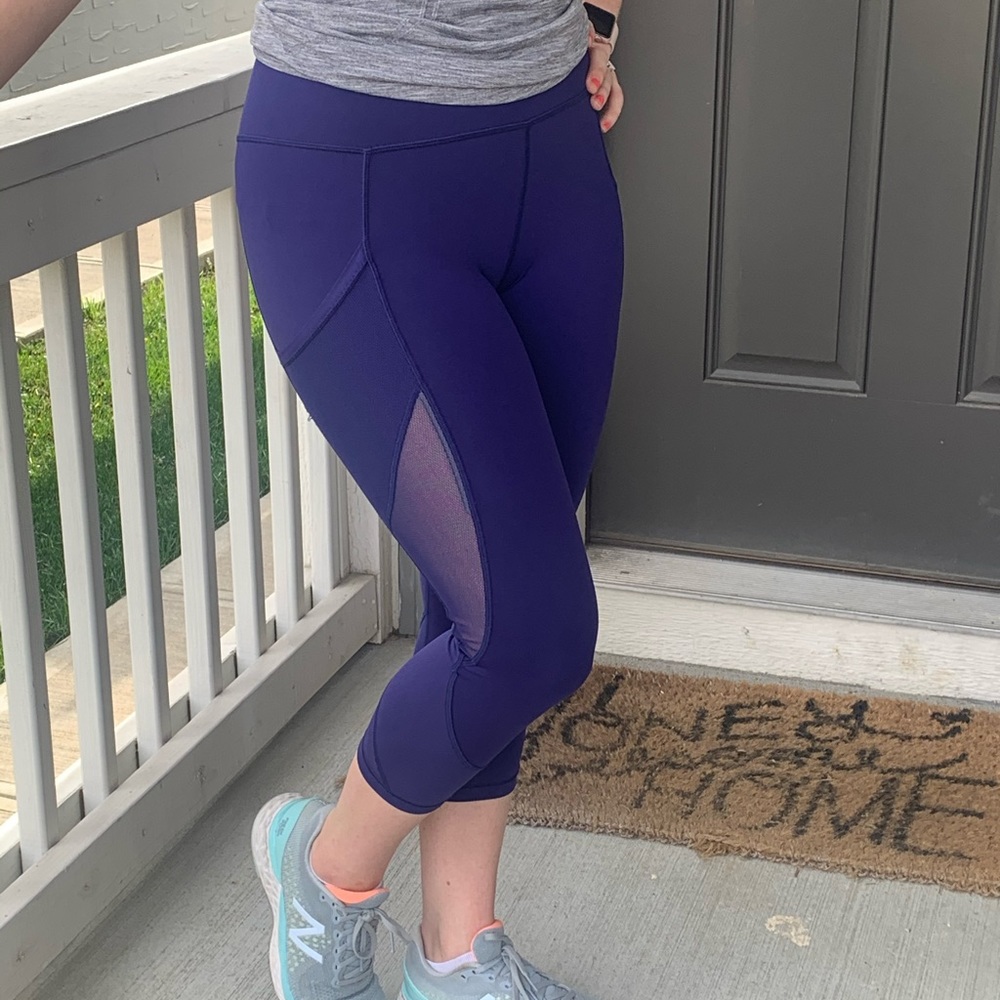 Lululemon crop leggings - like new!